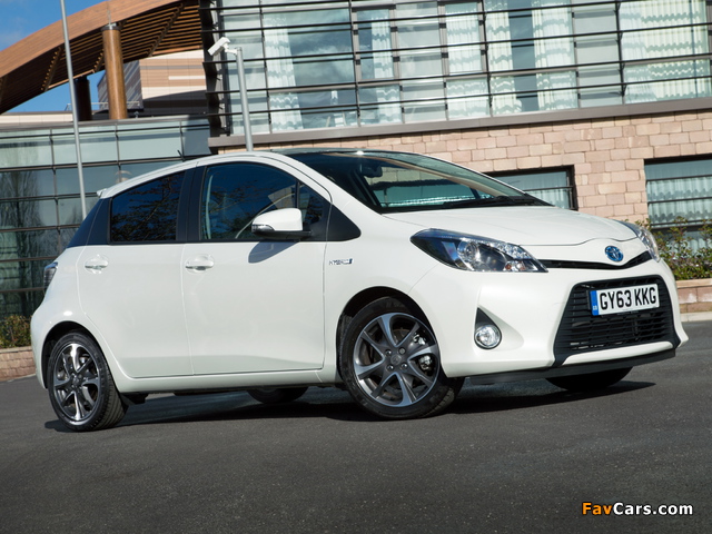 Photos of Toyota Yaris Hybrid Trend UK-spec 2013 (640 x 480)
