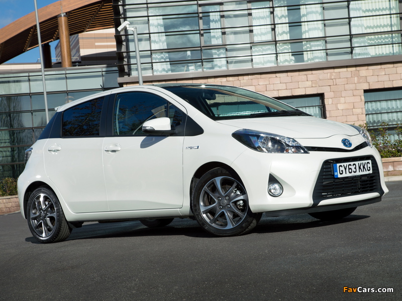 Photos of Toyota Yaris Hybrid Trend UK-spec 2013 (800 x 600)