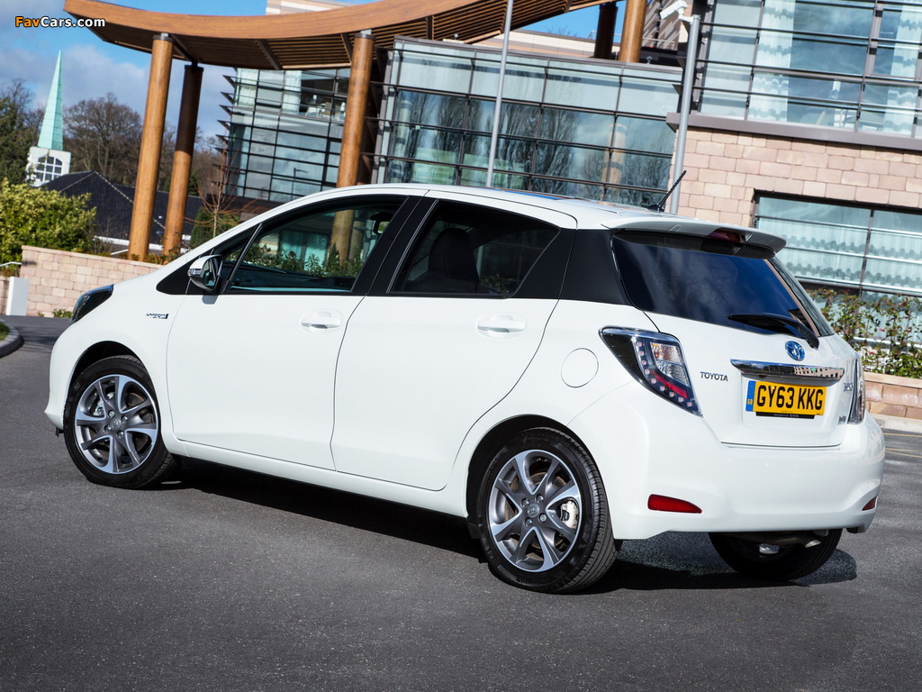 Photos of Toyota Yaris Hybrid Trend UK-spec 2013 (1024 x 768)