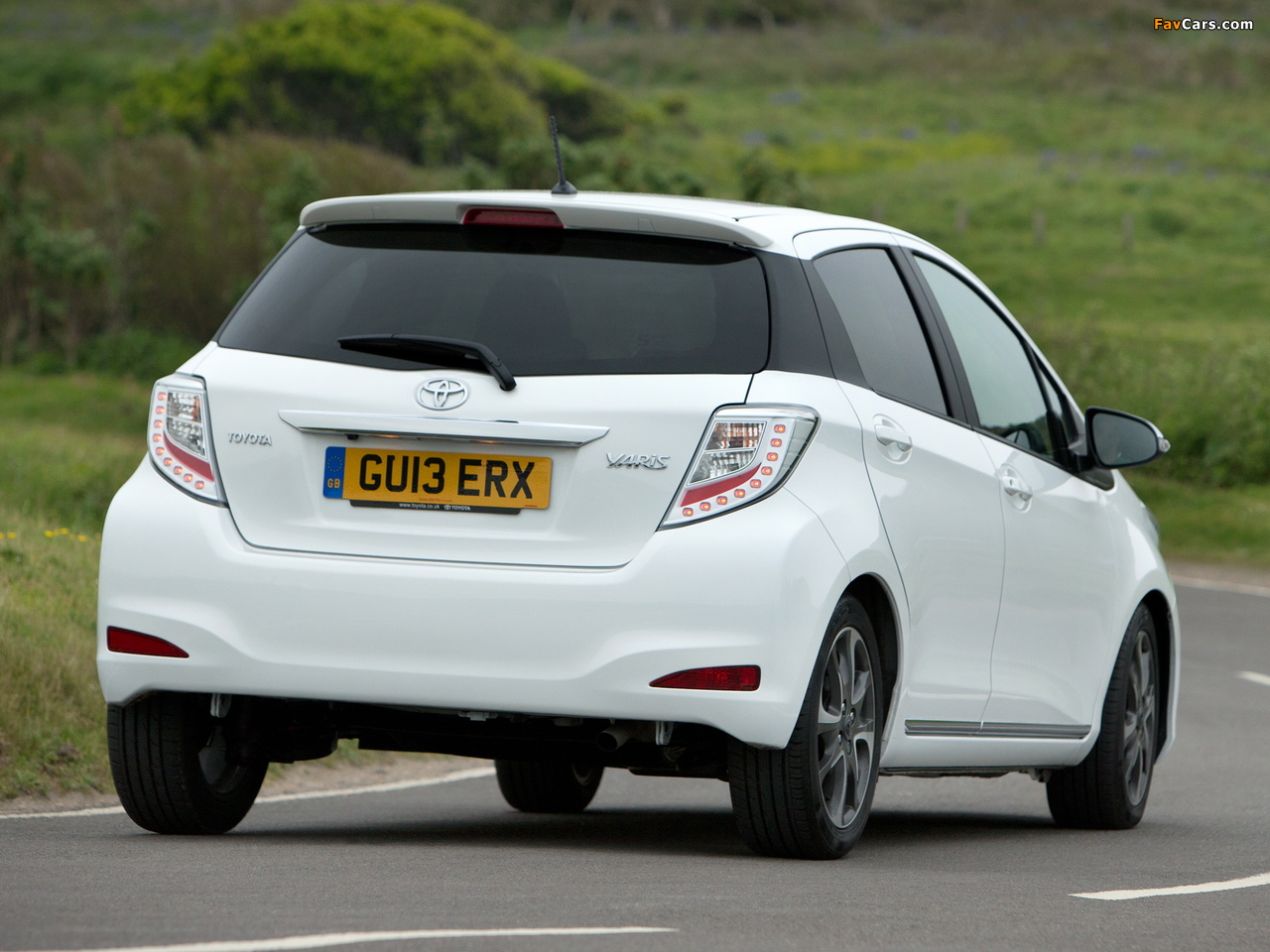 Photos of Toyota Yaris Trend 5-door UK-spec 2013 (1280 x 960)