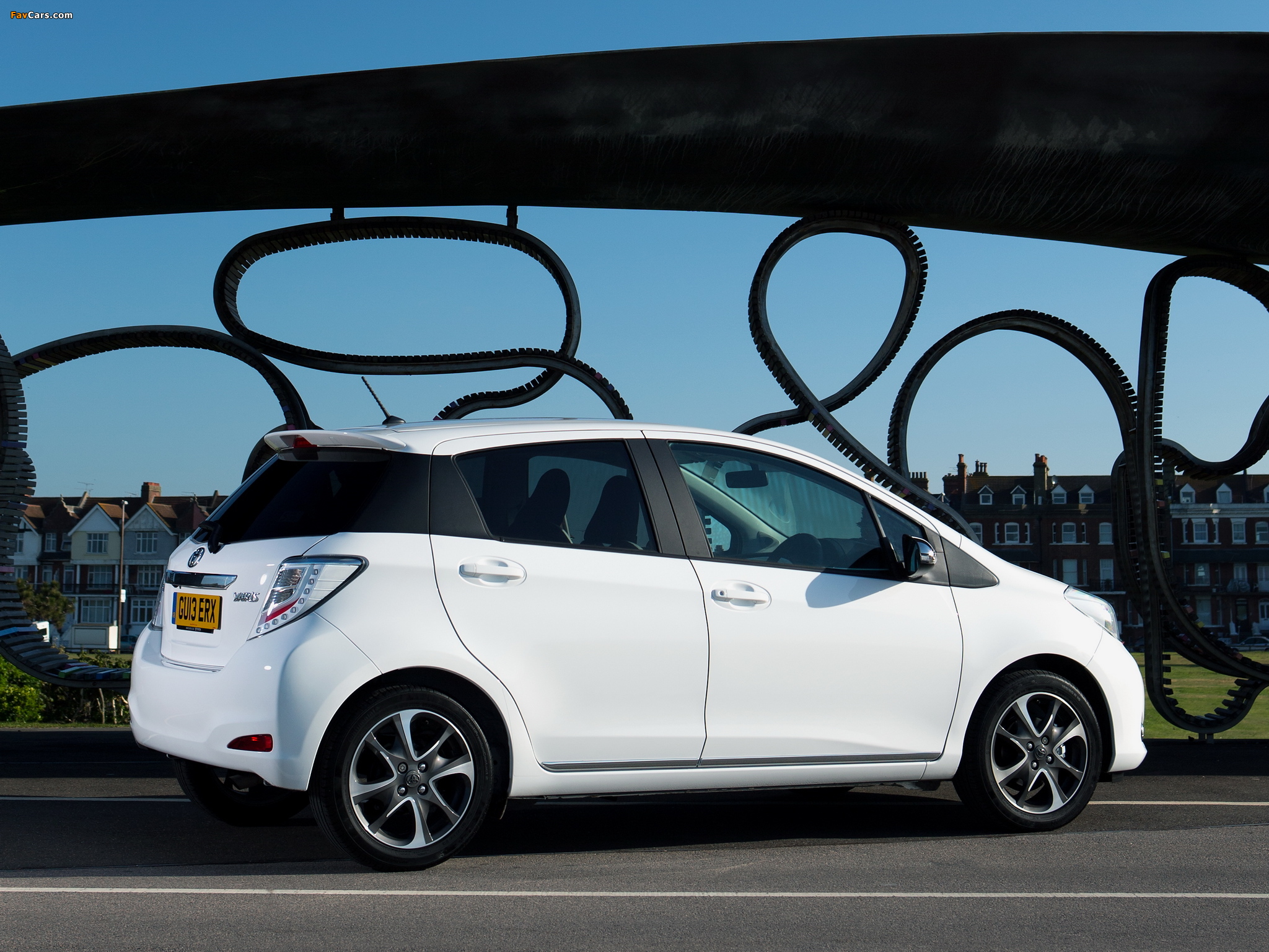 Photos of Toyota Yaris Trend 5-door UK-spec 2013 (2048 x 1536)