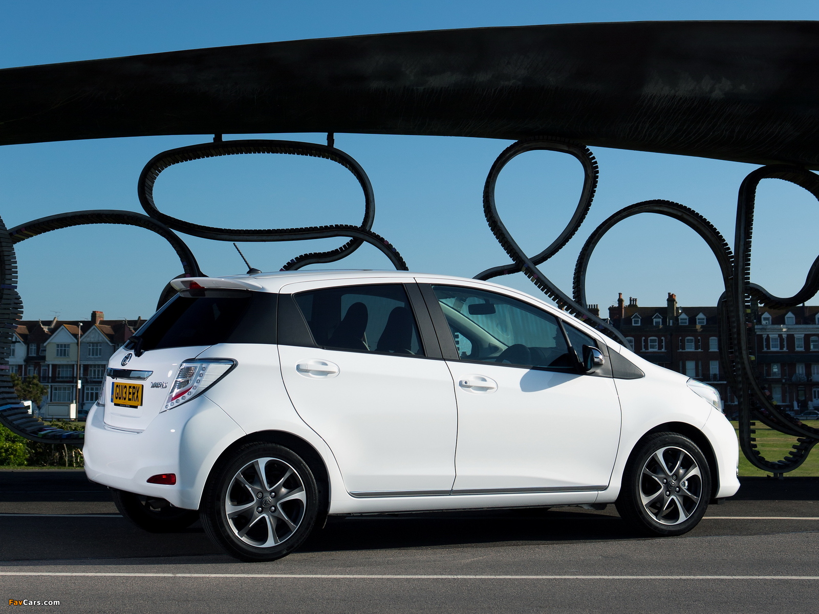 Photos of Toyota Yaris Trend 5-door UK-spec 2013 (1600 x 1200)