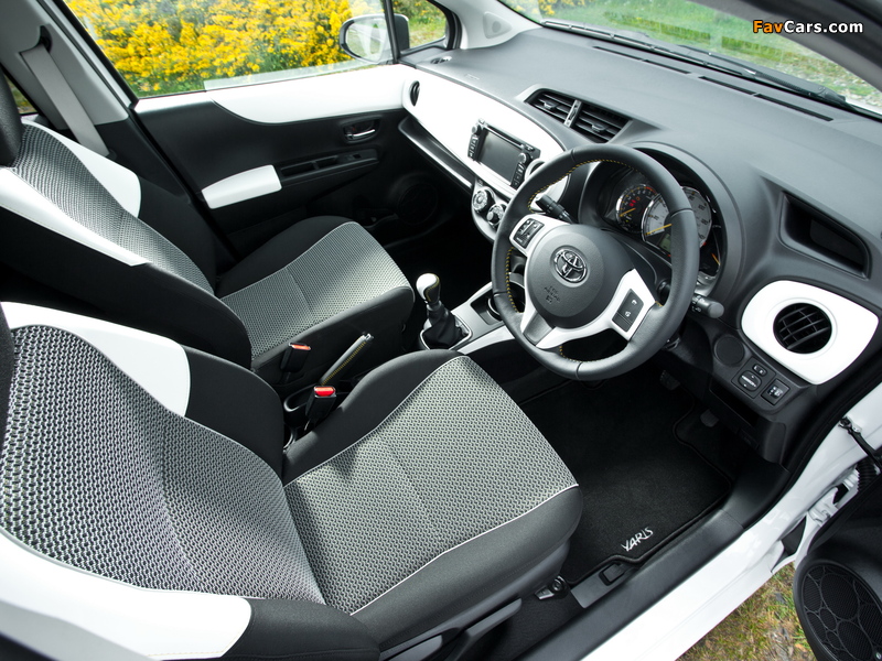 Photos of Toyota Yaris Trend 5-door UK-spec 2013 (800 x 600)