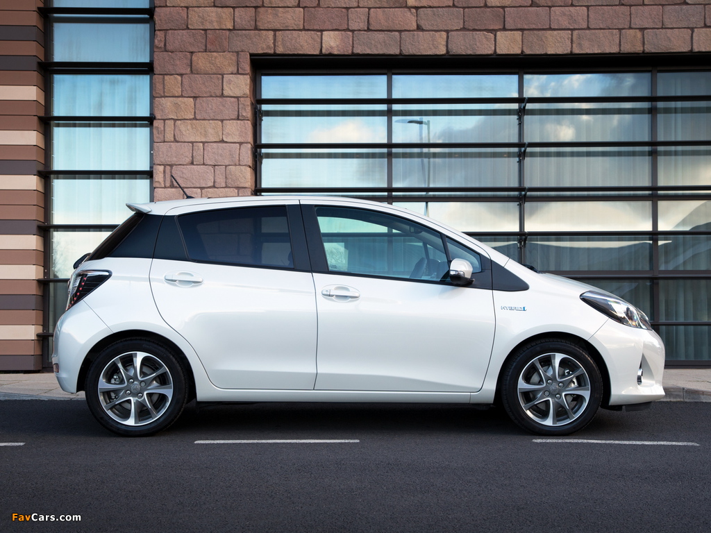 Photos of Toyota Yaris Hybrid Trend UK-spec 2013 (1024 x 768)