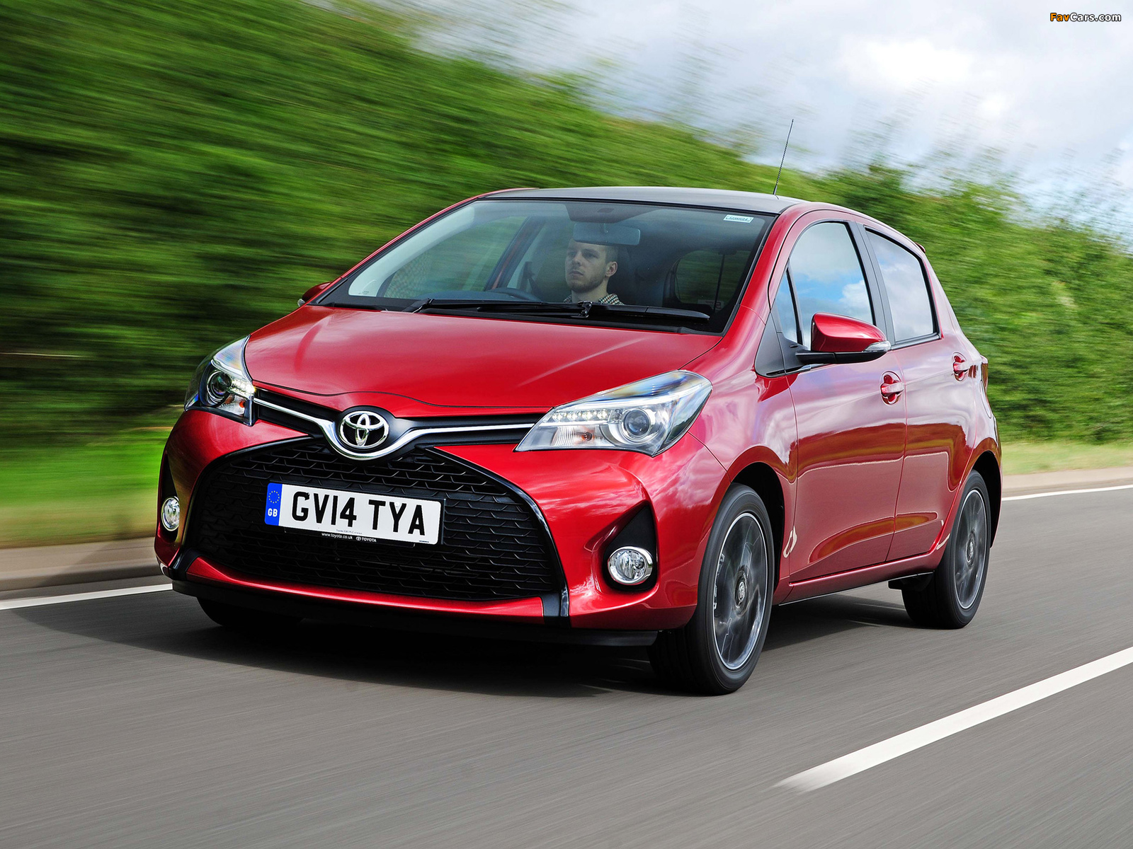 Photos of Toyota Yaris 5-door UK-spec 2014 (1600 x 1200)