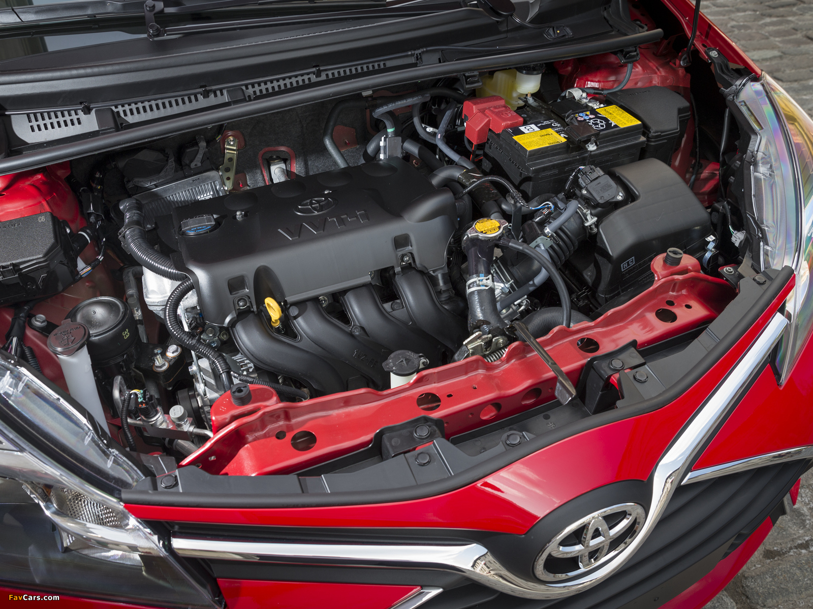 Photos of 2015 Toyota Yaris LE 5-door US-spec 2014 (1600 x 1200)