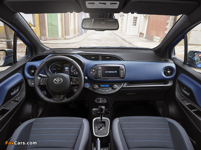 Photos of Toyota Yaris Hybrid Bi-Tone 2017 (640 x 480)