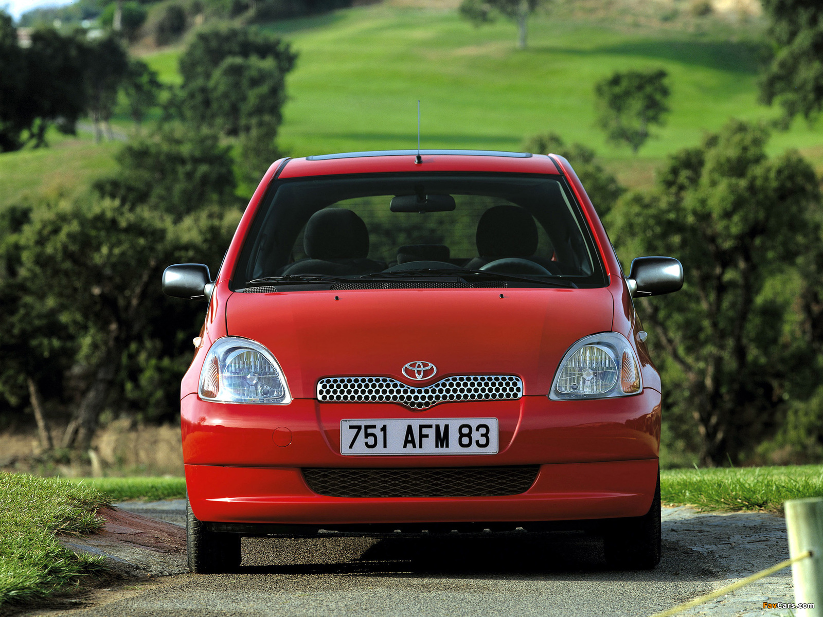 Pictures of Toyota Yaris 3-door 1999–2003 (1600 x 1200)