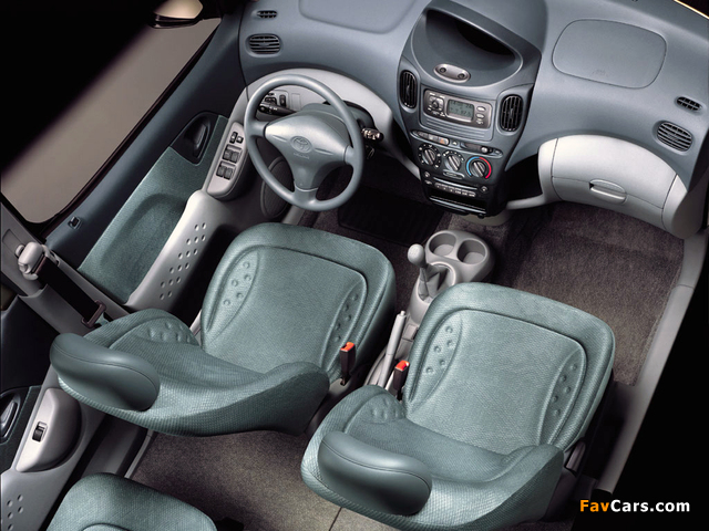 Pictures of Toyota Yaris 5-door 1999–2003 (640 x 480)