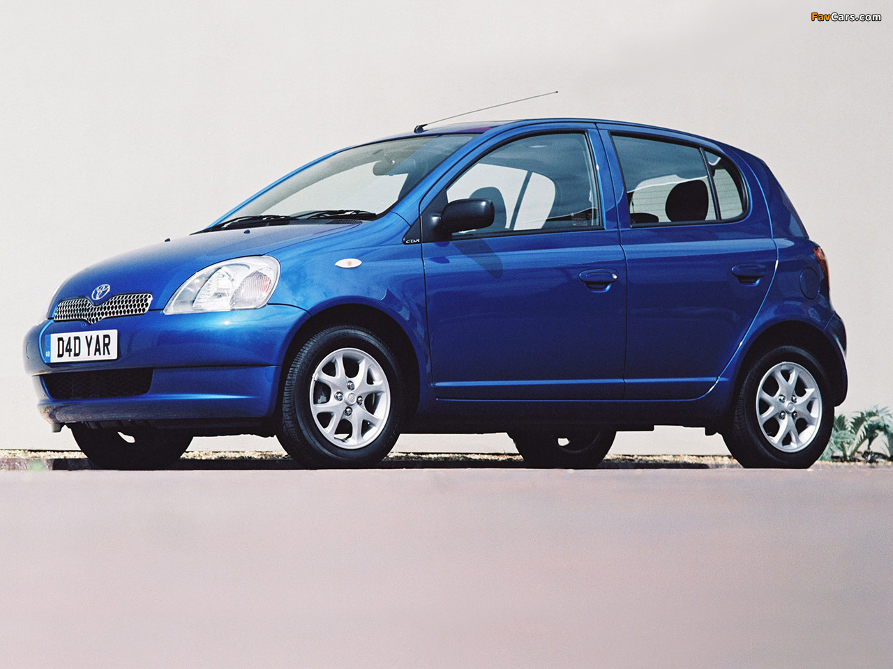 Pictures of Toyota Yaris 5-door UK-spec 1999–2003 (1280 x 960)