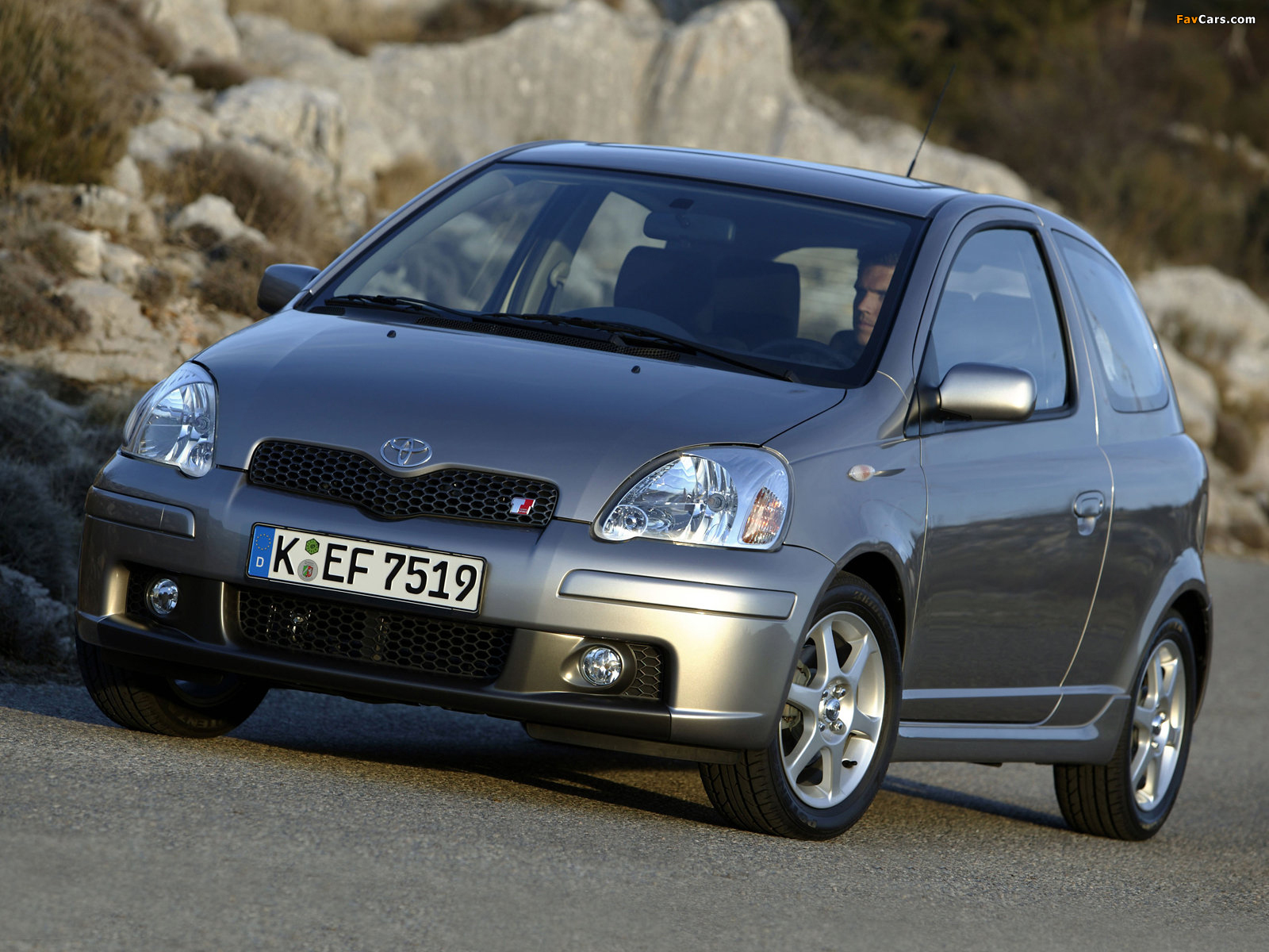 Pictures of Toyota Yaris T-Sport 2003–05 (1600 x 1200)