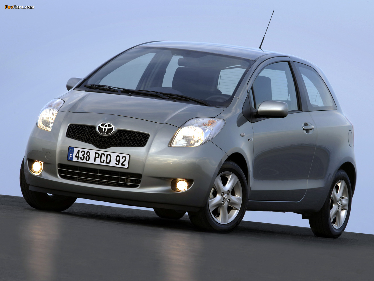 Pictures of Toyota Yaris 3-door 2005–09 (1280 x 960)