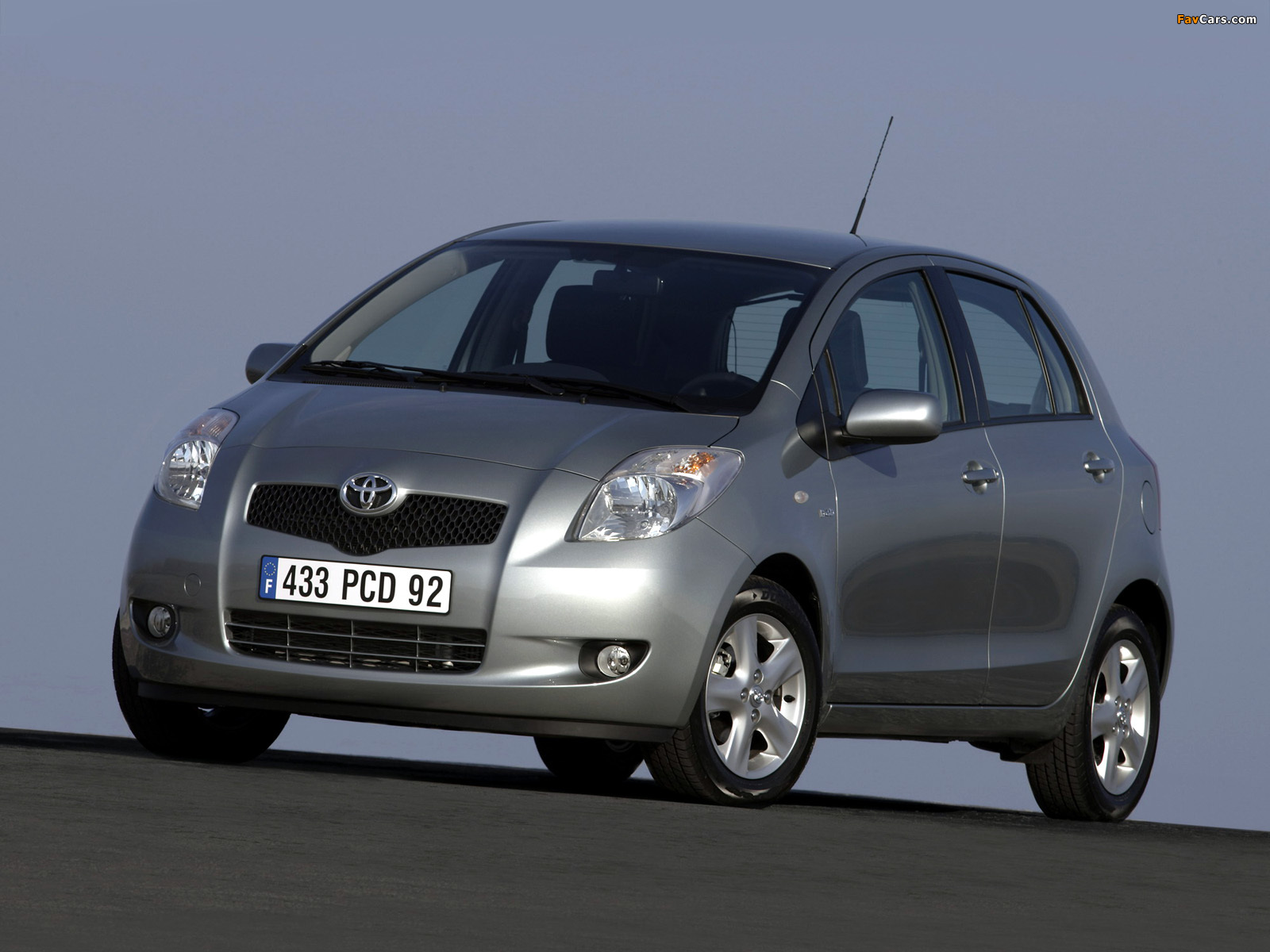 Pictures of Toyota Yaris 5-door 2005–09 (1600 x 1200)