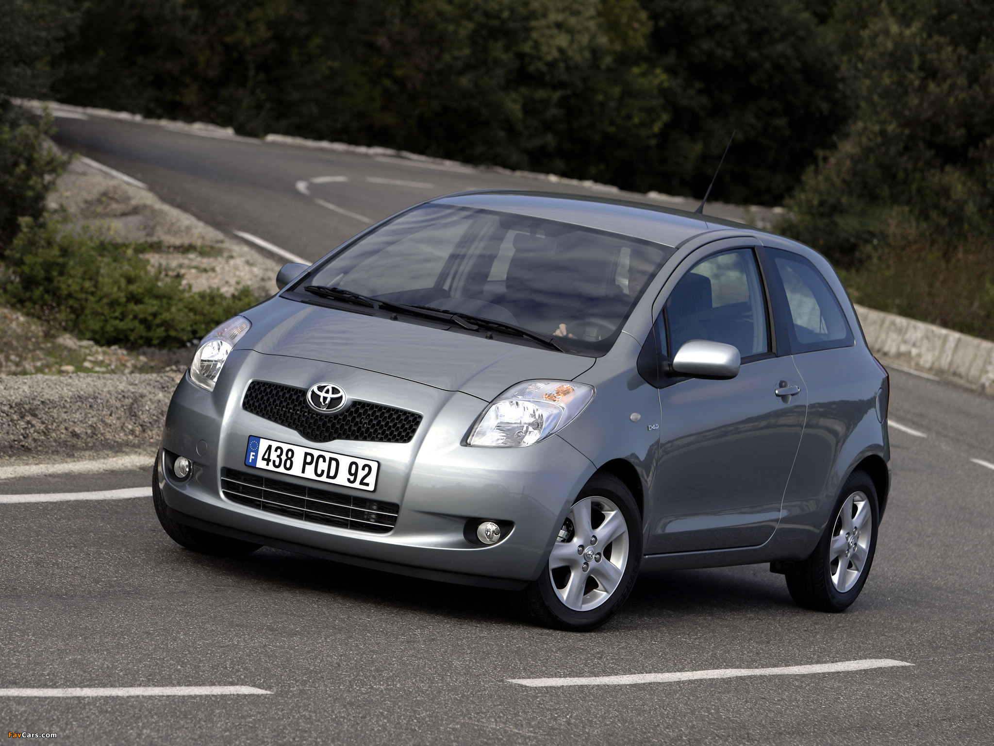 Pictures of Toyota Yaris 3-door 2005–09 (2048 x 1536)