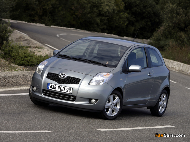 Pictures of Toyota Yaris 3-door 2005–09 (640 x 480)