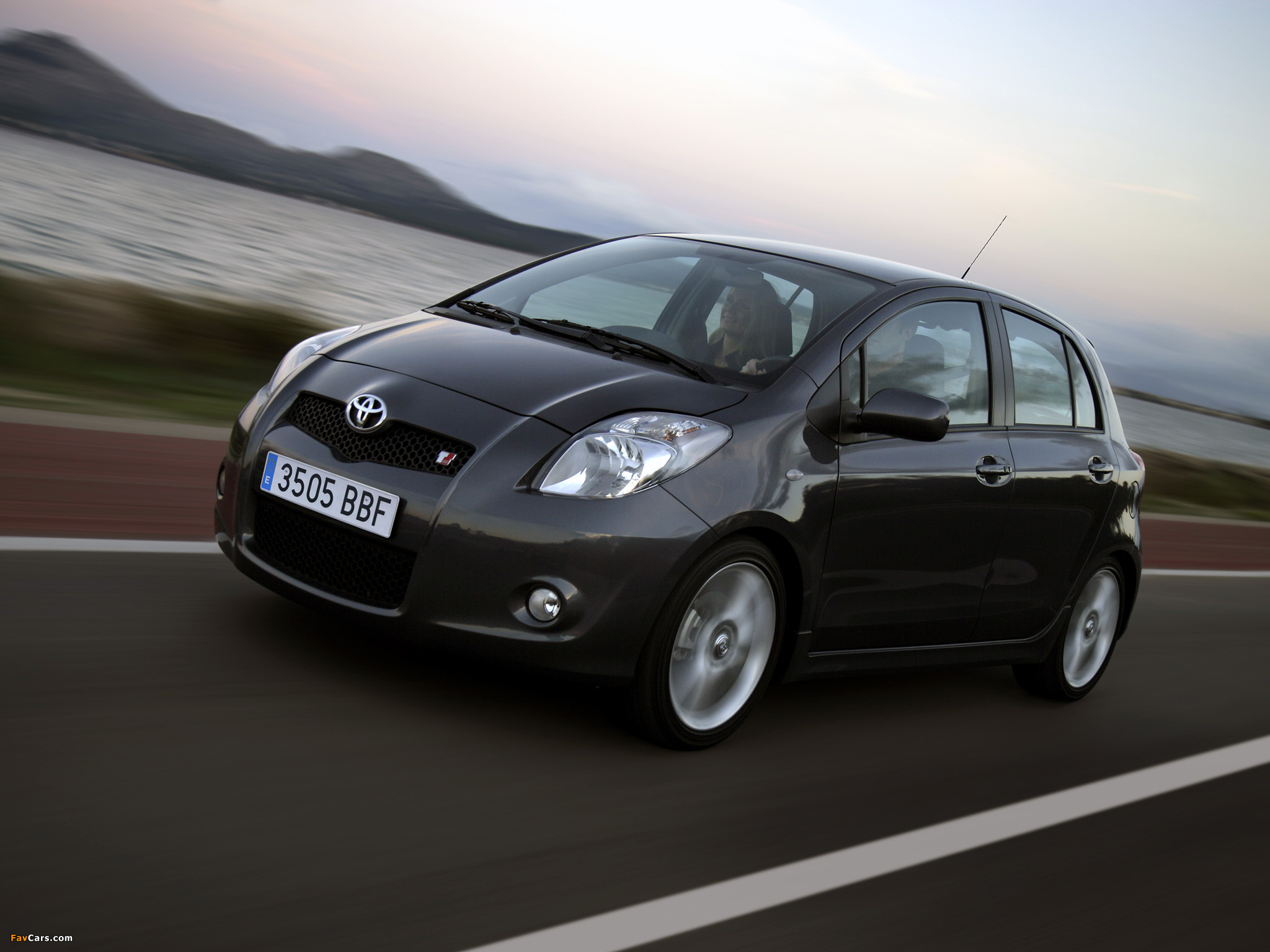 Pictures of Toyota Yaris T-Sport 5-door 2007–09 (2048 x 1536)