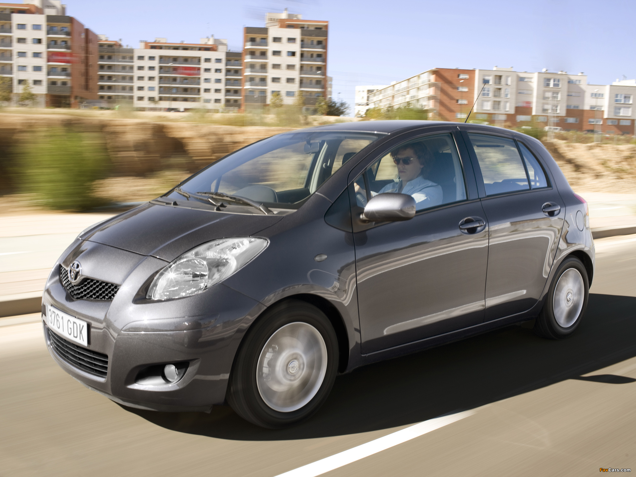 Pictures of Toyota Yaris 5-door 2009–11 (2048 x 1536)