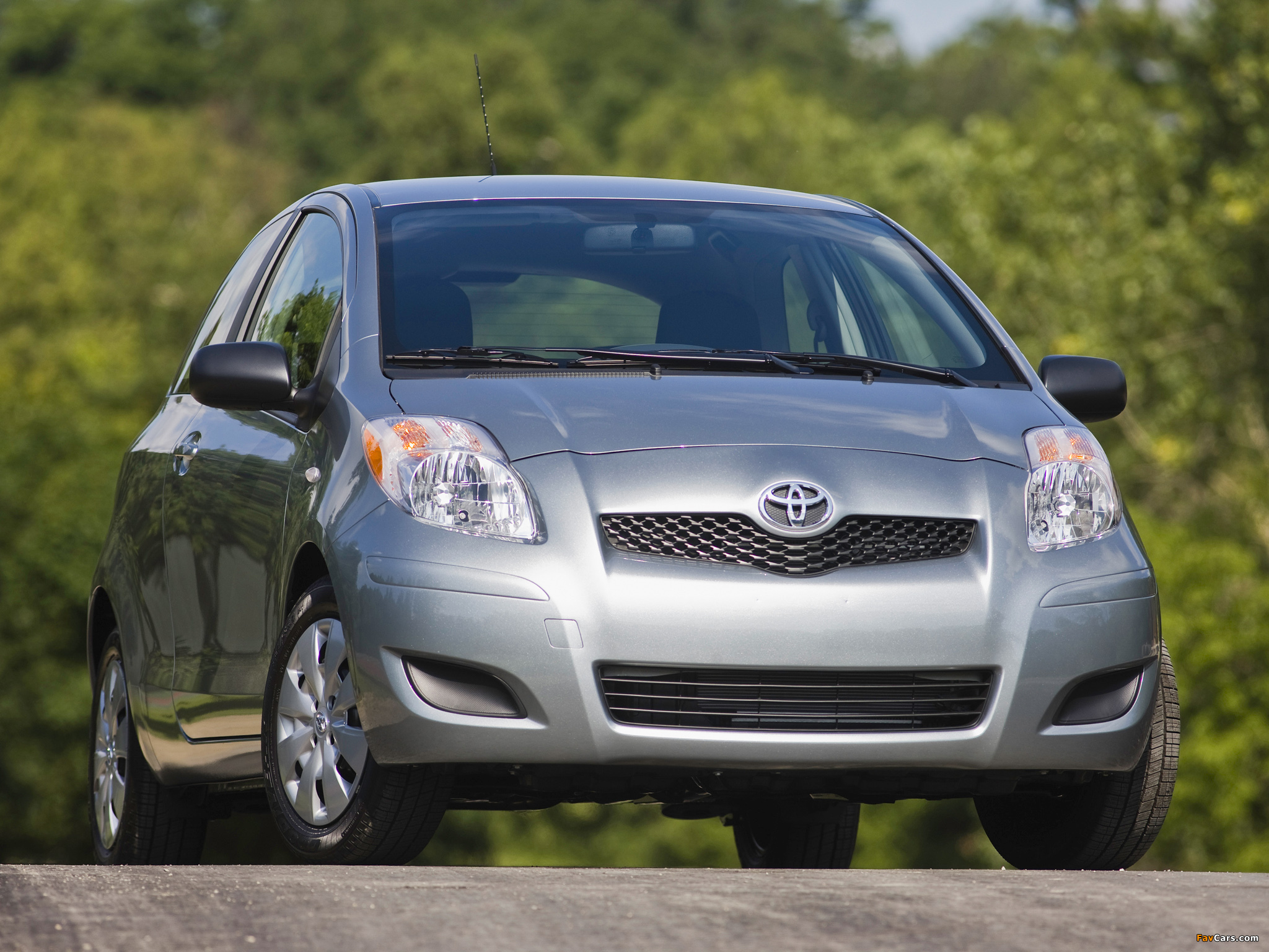 Pictures of Toyota Yaris 3-door US-spec 2009–11 (2048 x 1536)