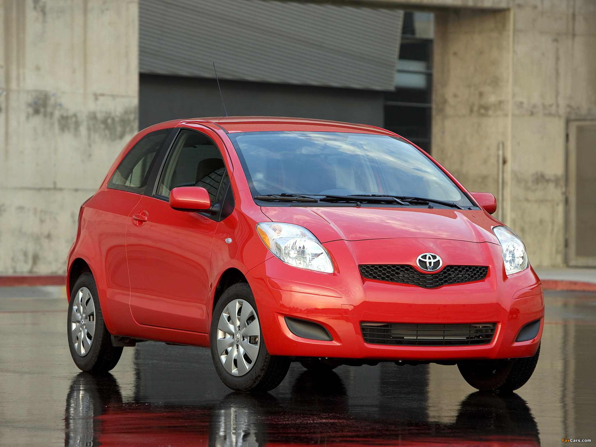 Pictures of Toyota Yaris 3-door US-spec 2009–11 (2048 x 1536)