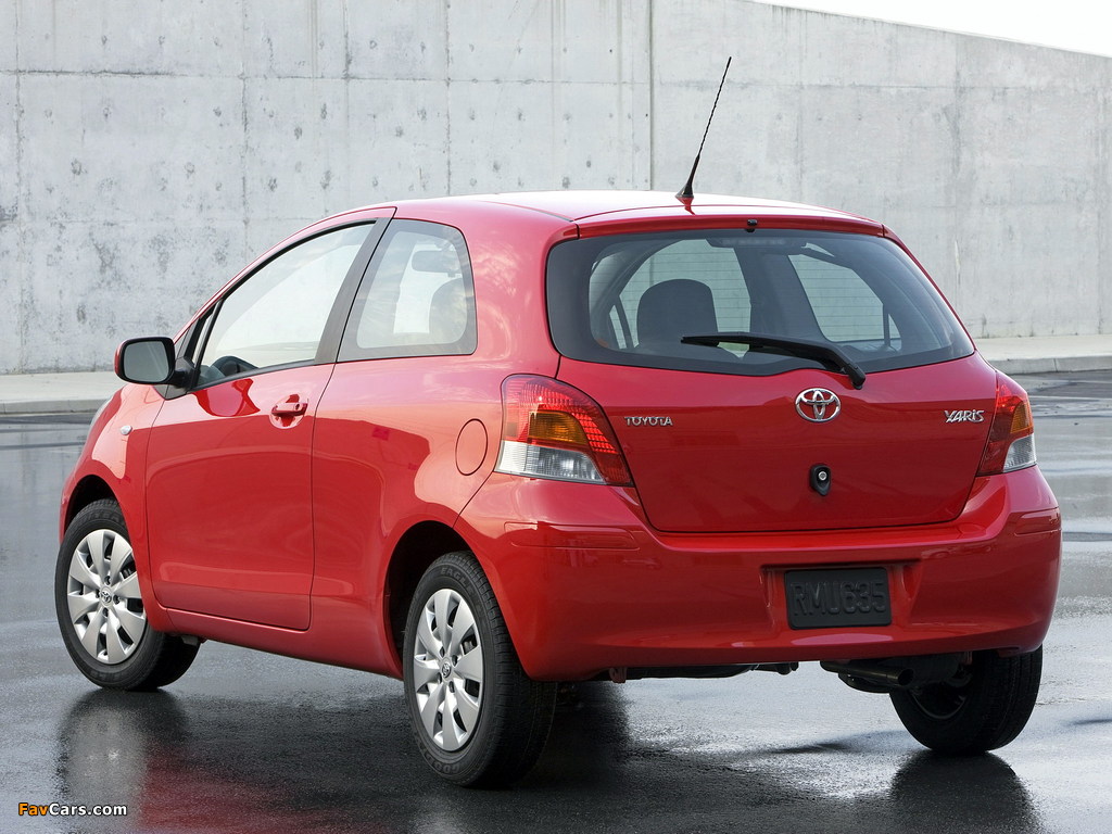 Pictures of Toyota Yaris 3-door US-spec 2009–11 (1024 x 768)
