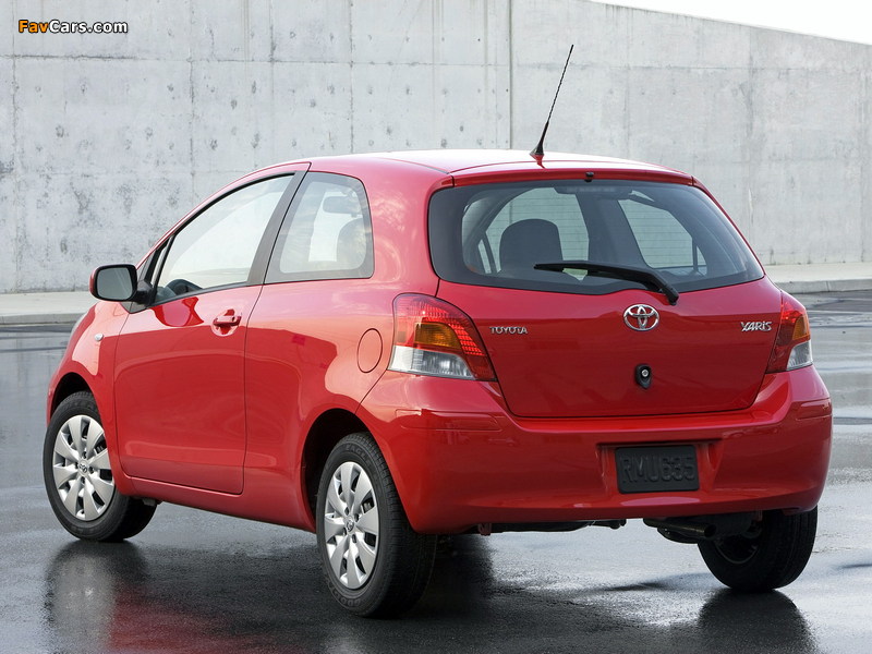 Pictures of Toyota Yaris 3-door US-spec 2009–11 (800 x 600)