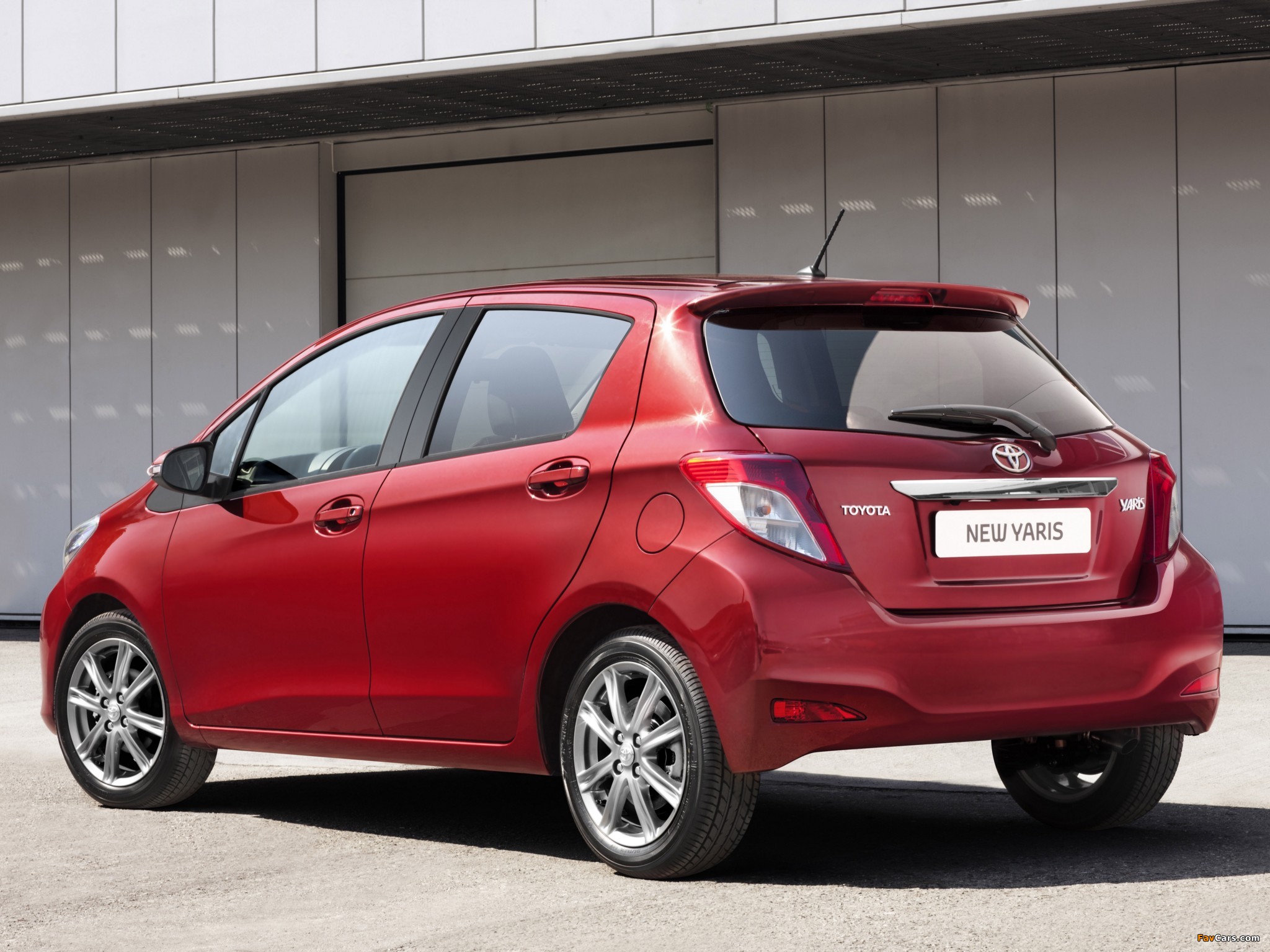 Pictures of Toyota Yaris 5-door 2011 (2048 x 1536)