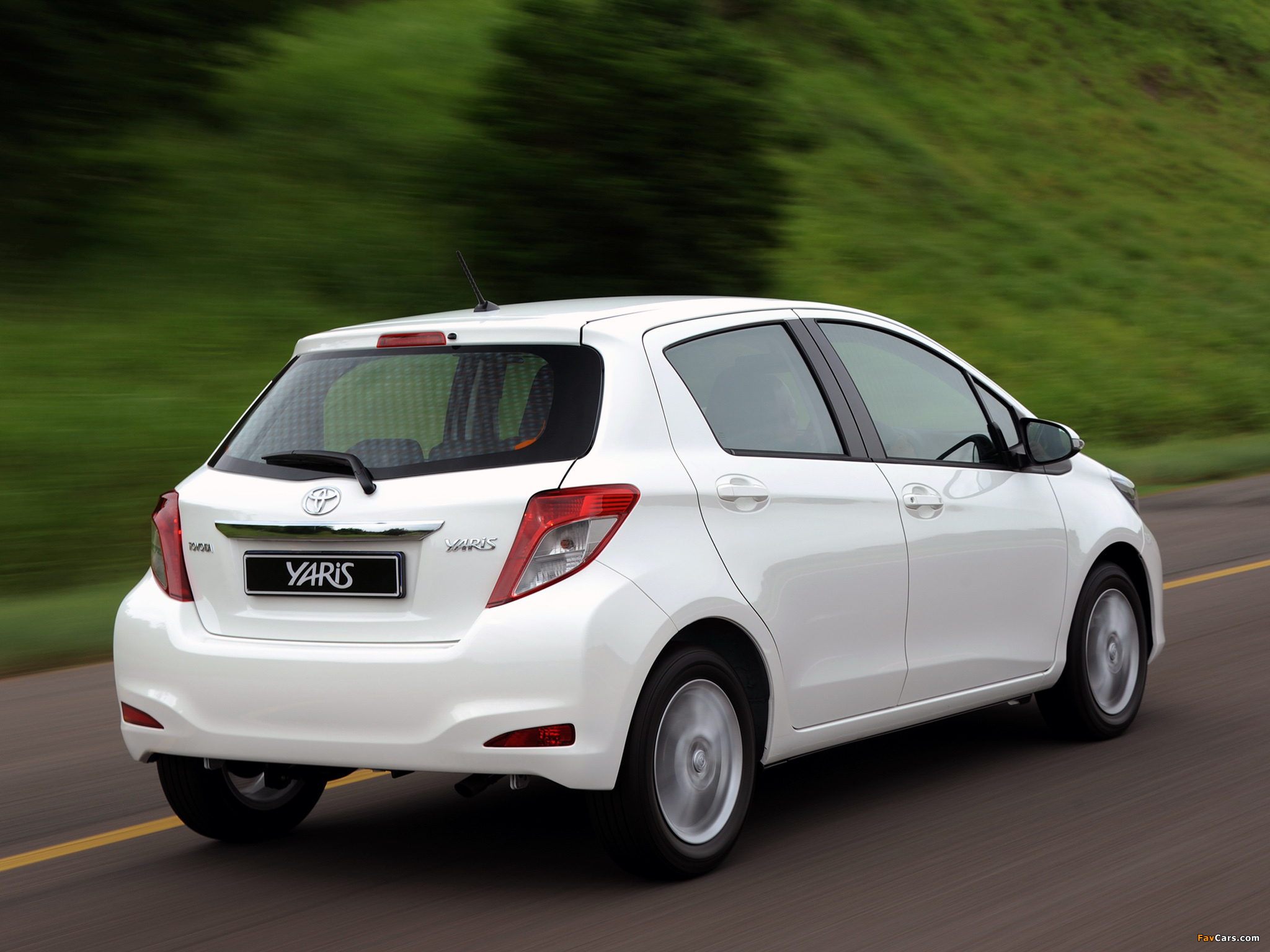 Pictures of Toyota Yaris 5-door ZA-spec 2011 (2048 x 1536)