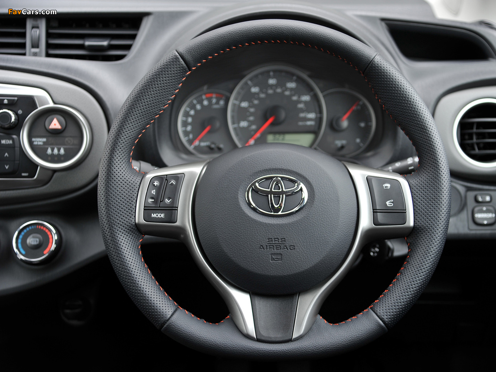 Pictures of Toyota Yaris SR 5-door UK-spec 2011 (1024 x 768)