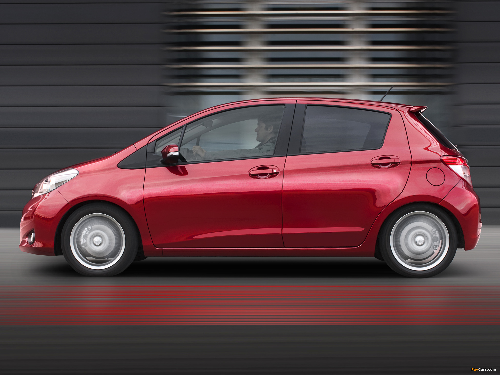 Pictures of Toyota Yaris 5-door 2011 (2048 x 1536)