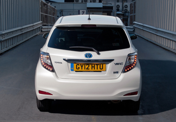 Pictures of Toyota Yaris Hybrid UK-spec 2012