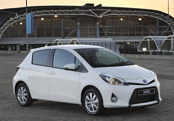Pictures of Toyota Yaris Hybrid ZA-spec 2012