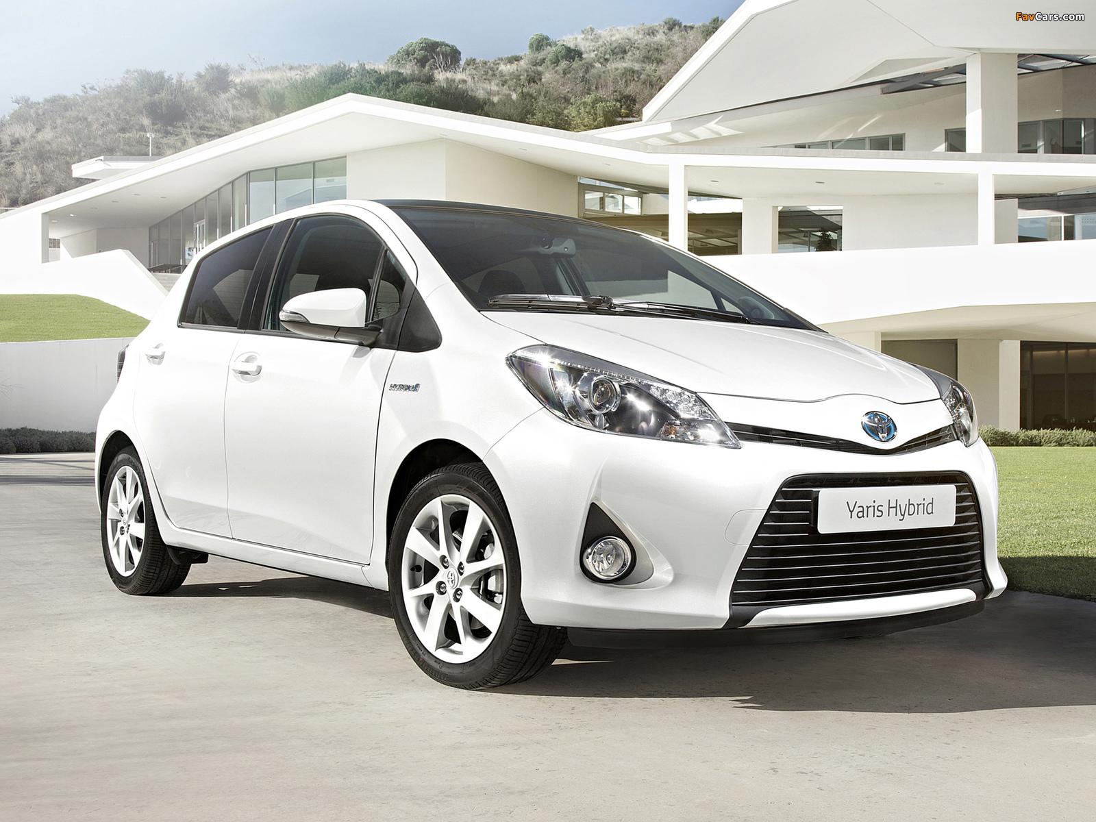Pictures of Toyota Yaris Hybrid 2012 (1600 x 1200)