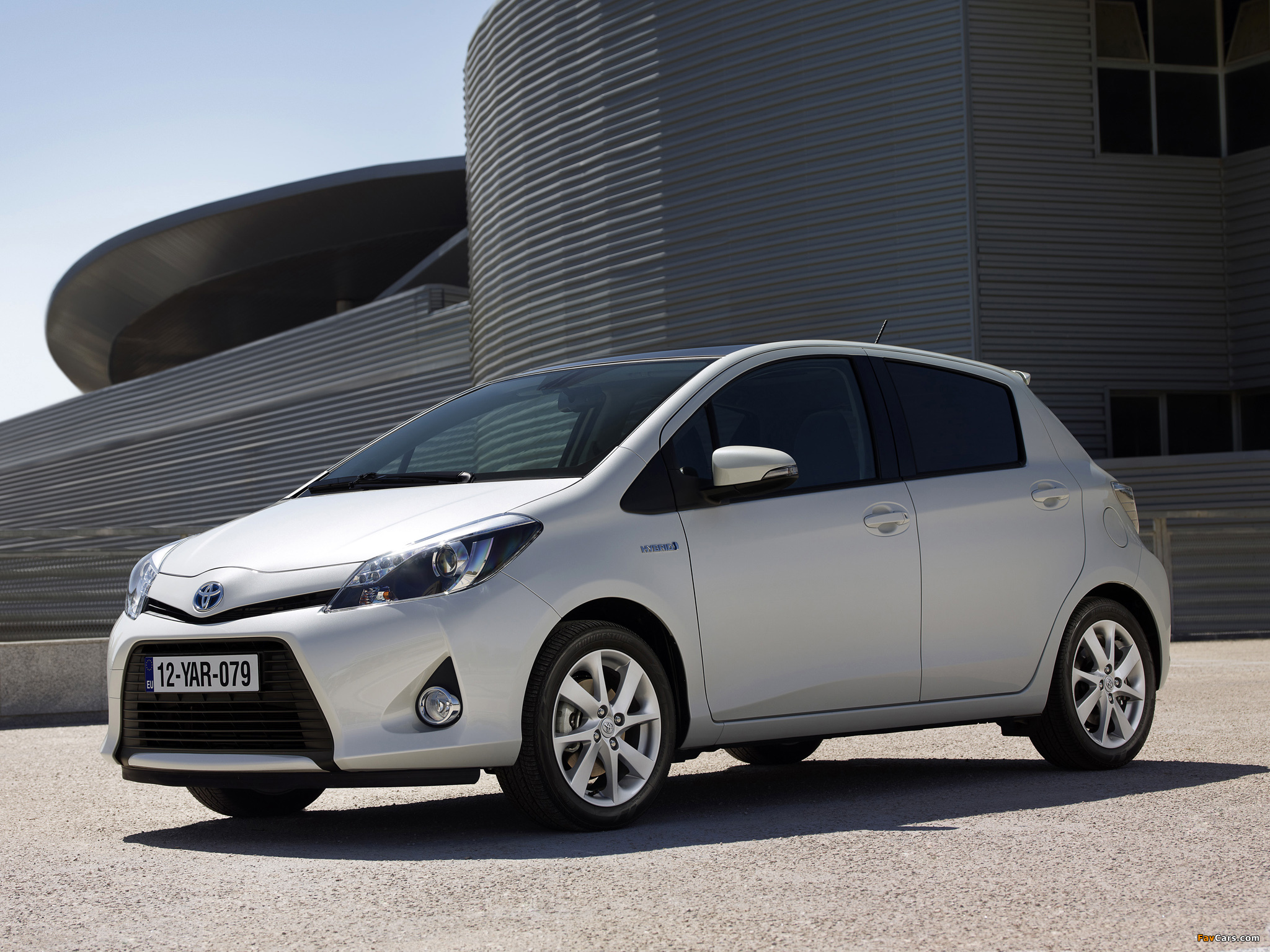 Pictures of Toyota Yaris Hybrid 2012 (2048 x 1536)