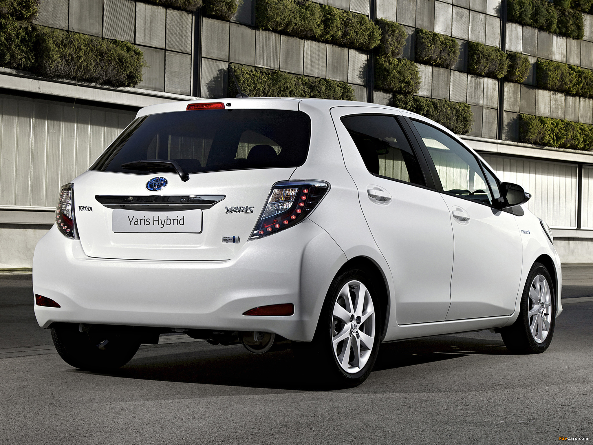 Pictures of Toyota Yaris Hybrid 2012 (2048 x 1536)