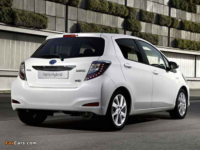 Pictures of Toyota Yaris Hybrid 2012 (640 x 480)