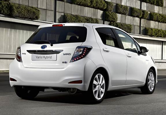 Pictures of Toyota Yaris Hybrid 2012