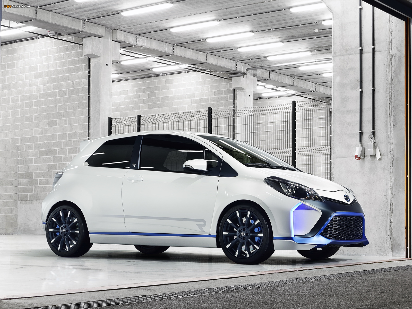 Pictures of Toyota Yaris Hybrid-R Concept 2013 (1600 x 1200)