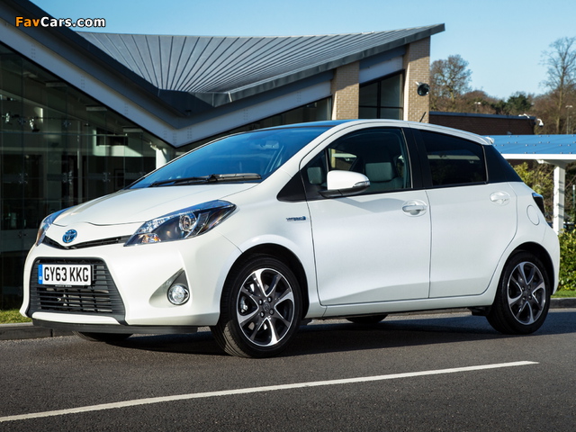 Pictures of Toyota Yaris Hybrid Trend UK-spec 2013 (640 x 480)