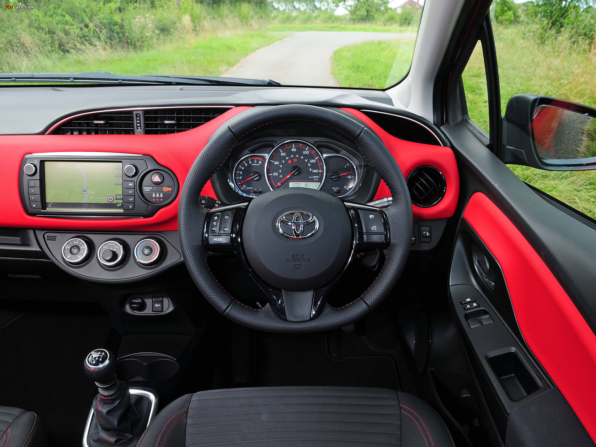 Pictures of Toyota Yaris 5-door UK-spec 2014 (2048 x 1536)