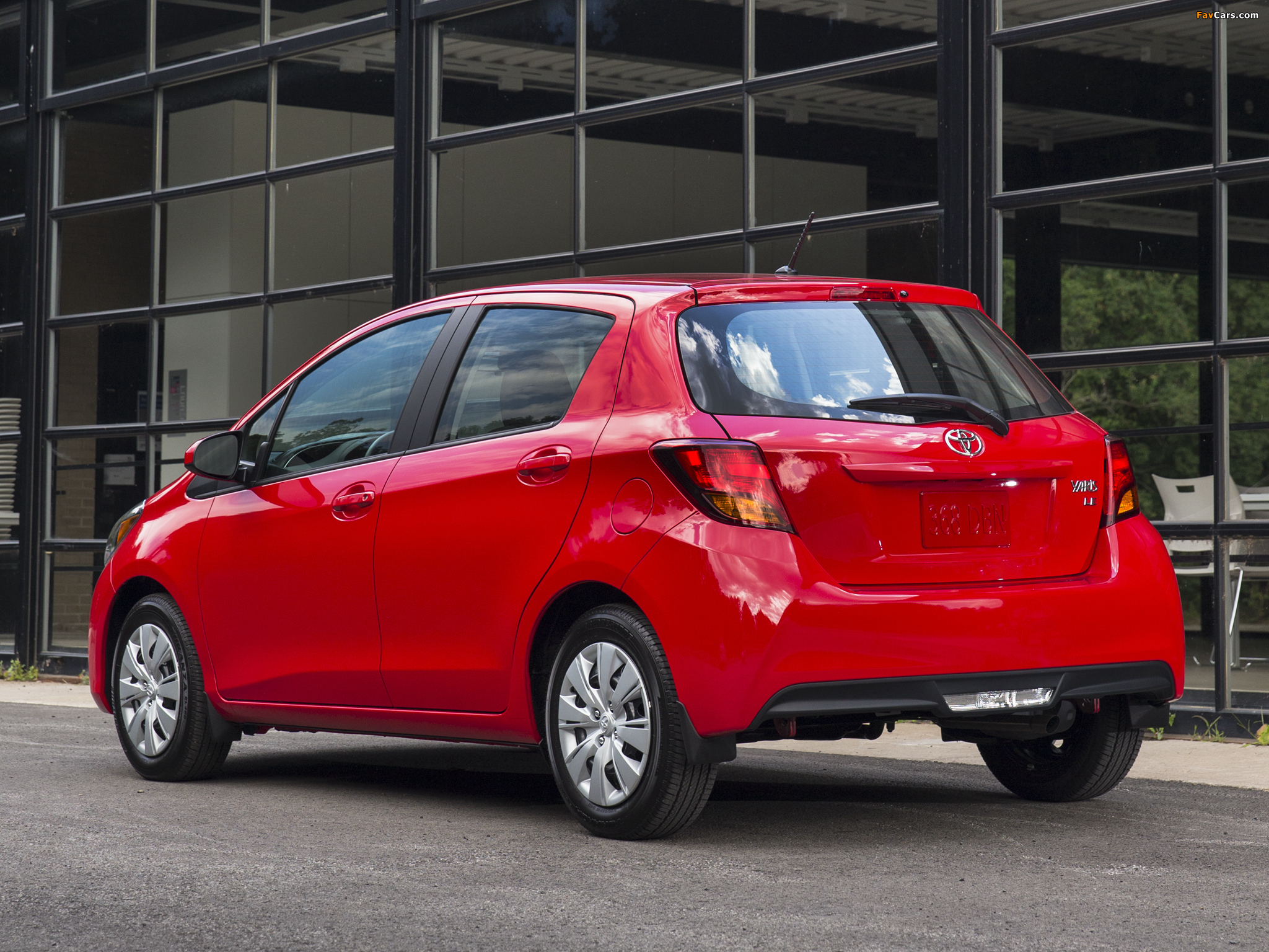 Pictures of 2015 Toyota Yaris LE 5-door US-spec 2014 (2048 x 1536)