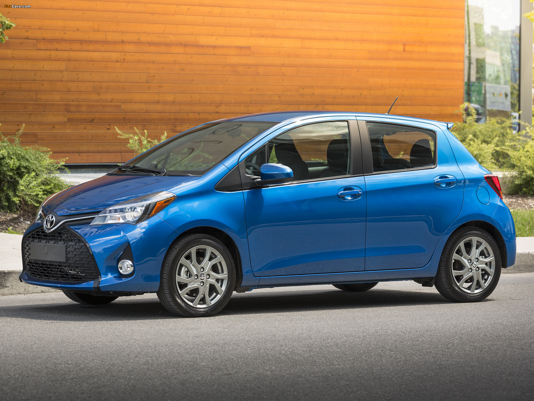 Pictures of 2015 Toyota Yaris SE 5-door US-spec 2014 (2048 x 1536)