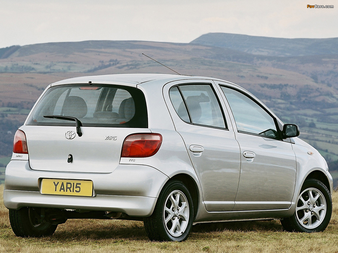 Toyota Yaris 5-door UK-spec 1999–2003 wallpapers (1280 x 960)