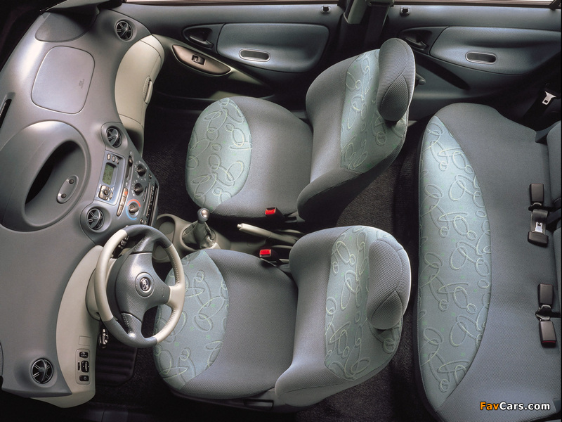 Toyota Yaris T-Sport 2001–03 wallpapers (800 x 600)