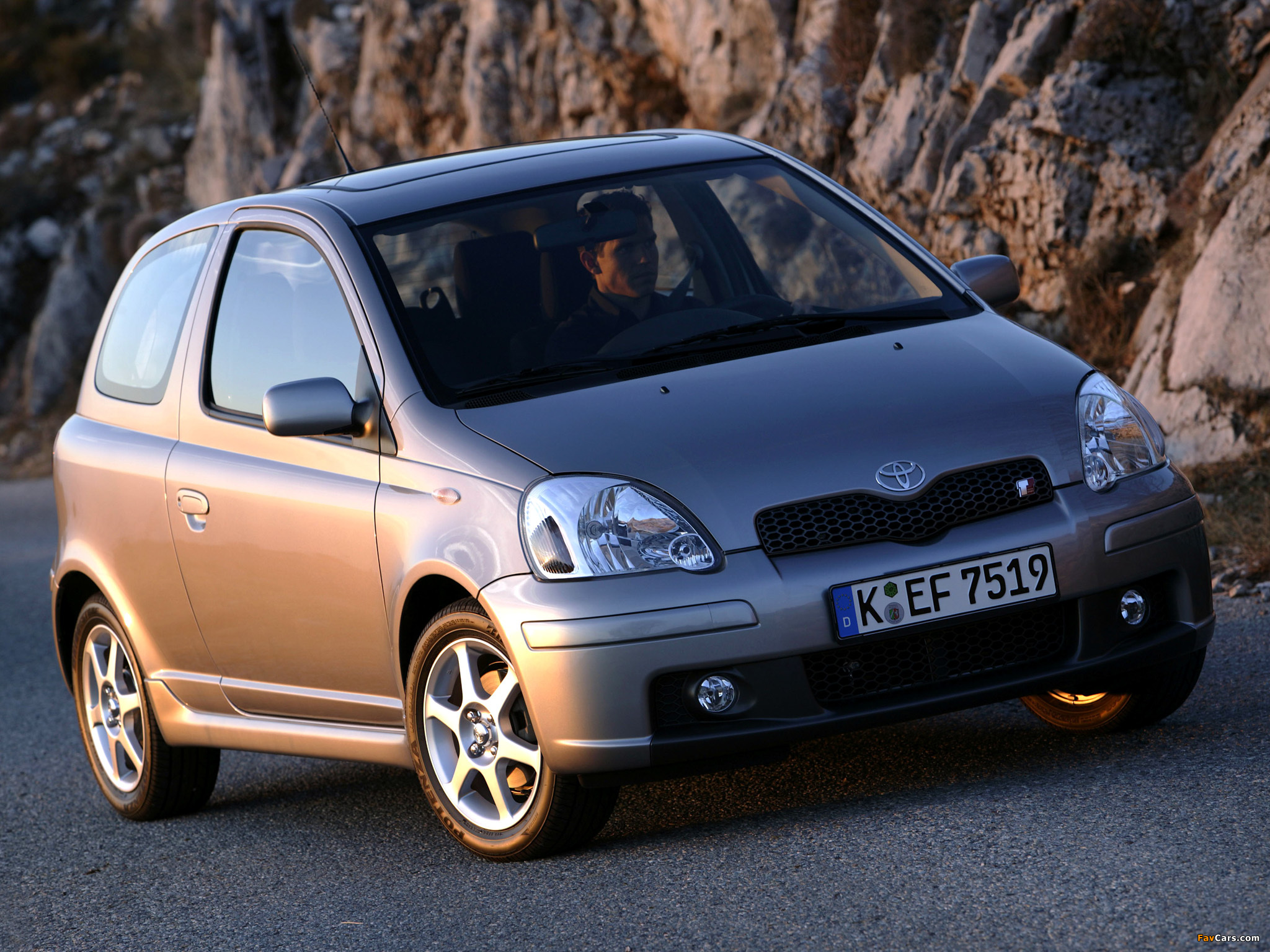 Toyota Yaris T-Sport 2003–05 pictures (2048 x 1536)
