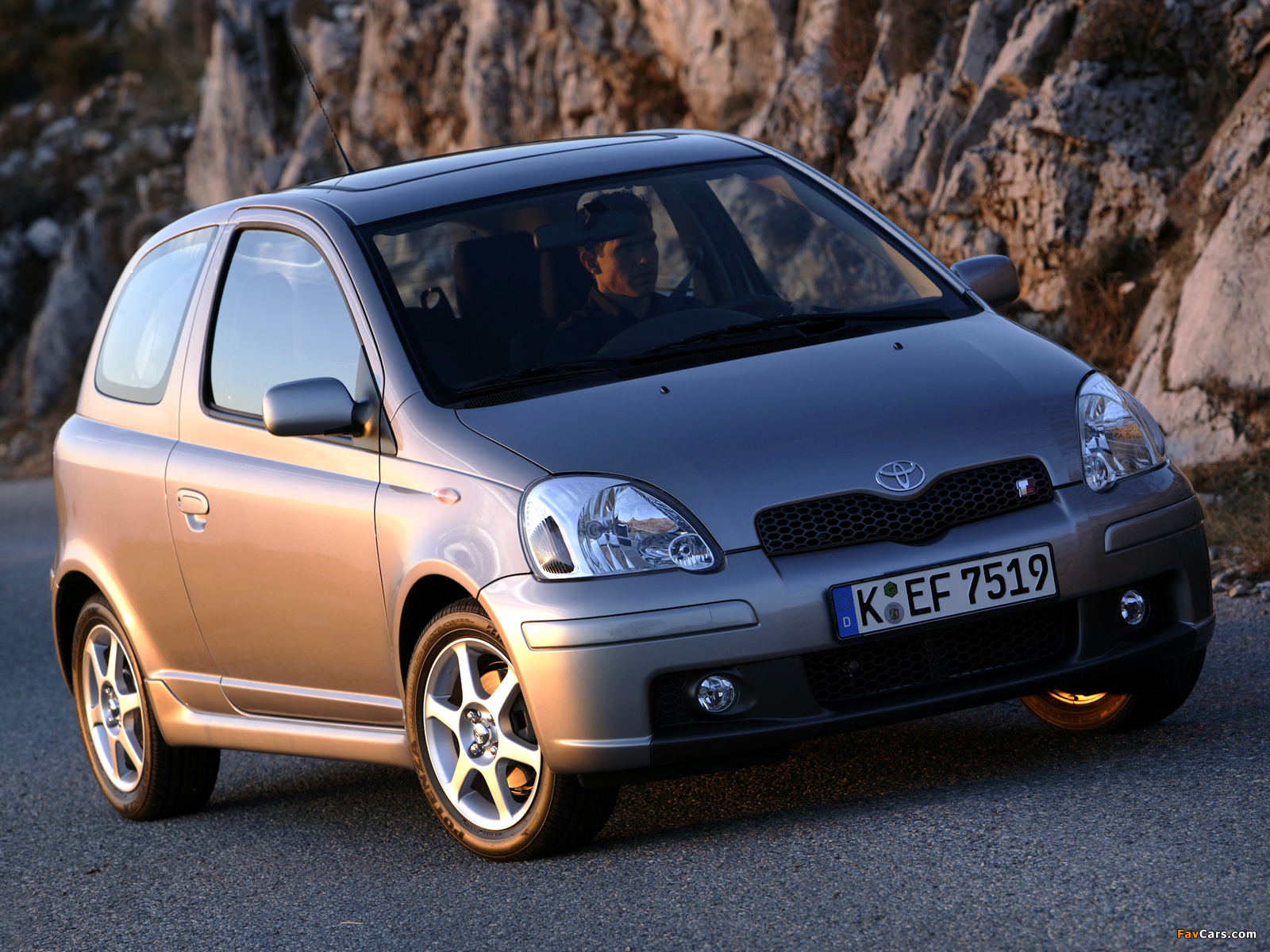 Toyota Yaris T-Sport 2003–05 pictures (1600 x 1200)