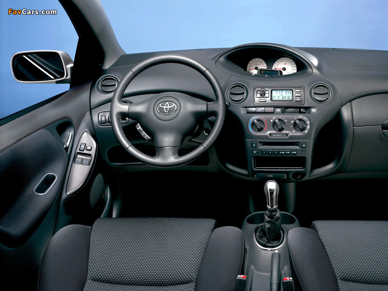 Toyota Yaris 5-door 2003–05 wallpapers (800 x 600)