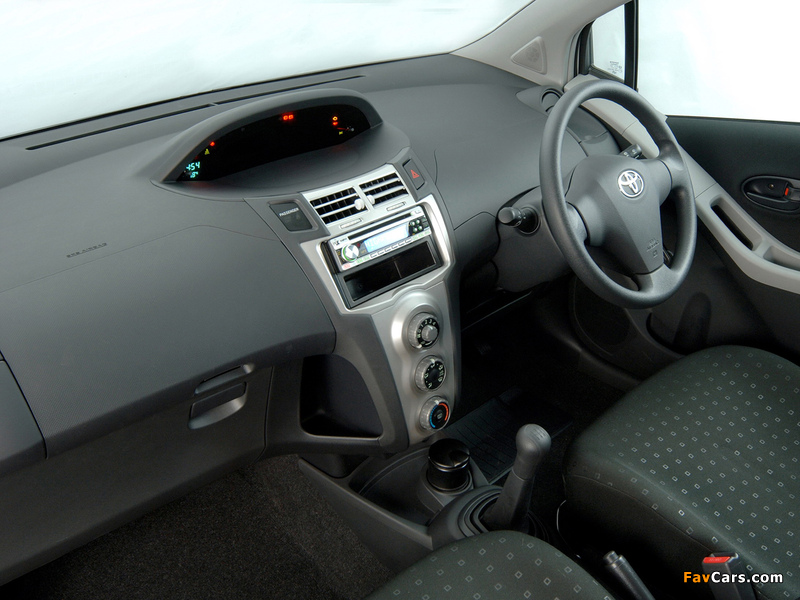 Toyota Yaris T1 3-door ZA-spec 2005–09 images (800 x 600)