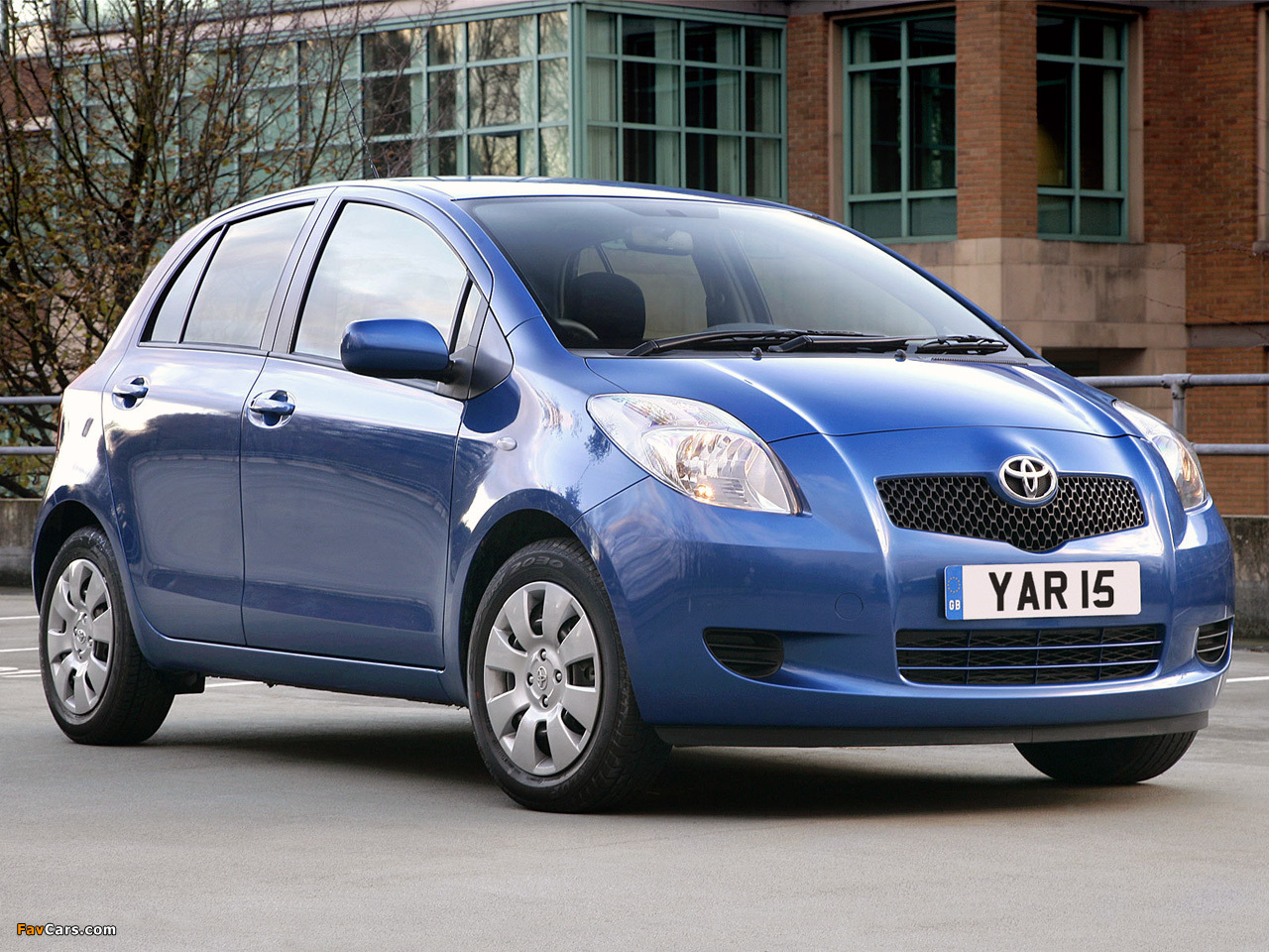 Toyota Yaris 5-door UK-spec 2005–09 photos (1280 x 960)