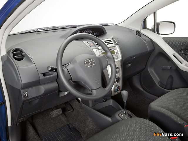 Toyota Yaris 3-door US-spec 2005–09 photos (640 x 480)