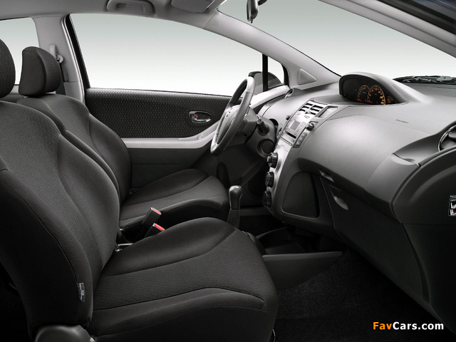 Toyota Yaris 3-door 2005–09 photos (640 x 480)